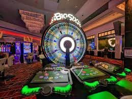 Filipino player using the 55vip777 app on a smartphone for sports betting and casino games